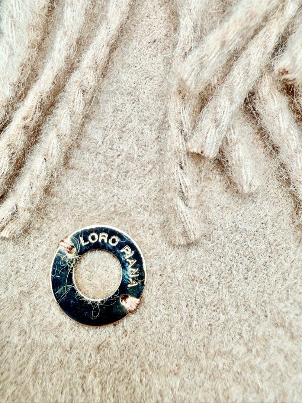 Loro Piana Beige Cashmere Knit Solid Rectangle Scarf w/ Fringe Logo Italy - Picture 4 of 6